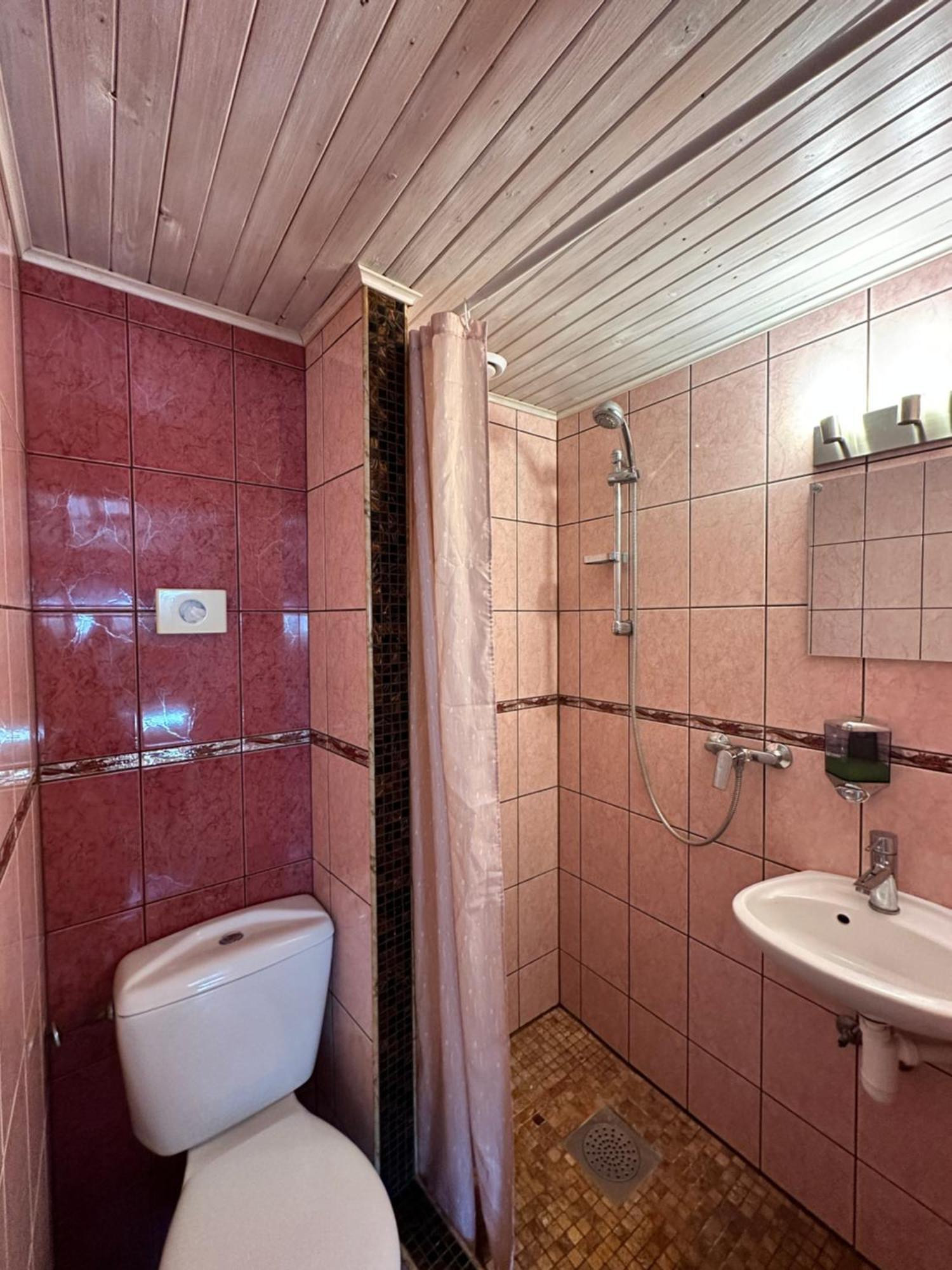 פארנו Guesthouse Maenniku מראה חיצוני תמונה